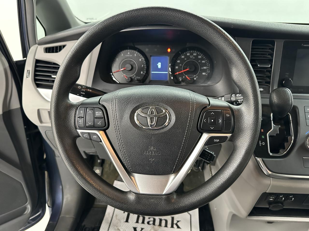2017 Toyota Sienna 5dr LE 7-Pass AWD Photo35