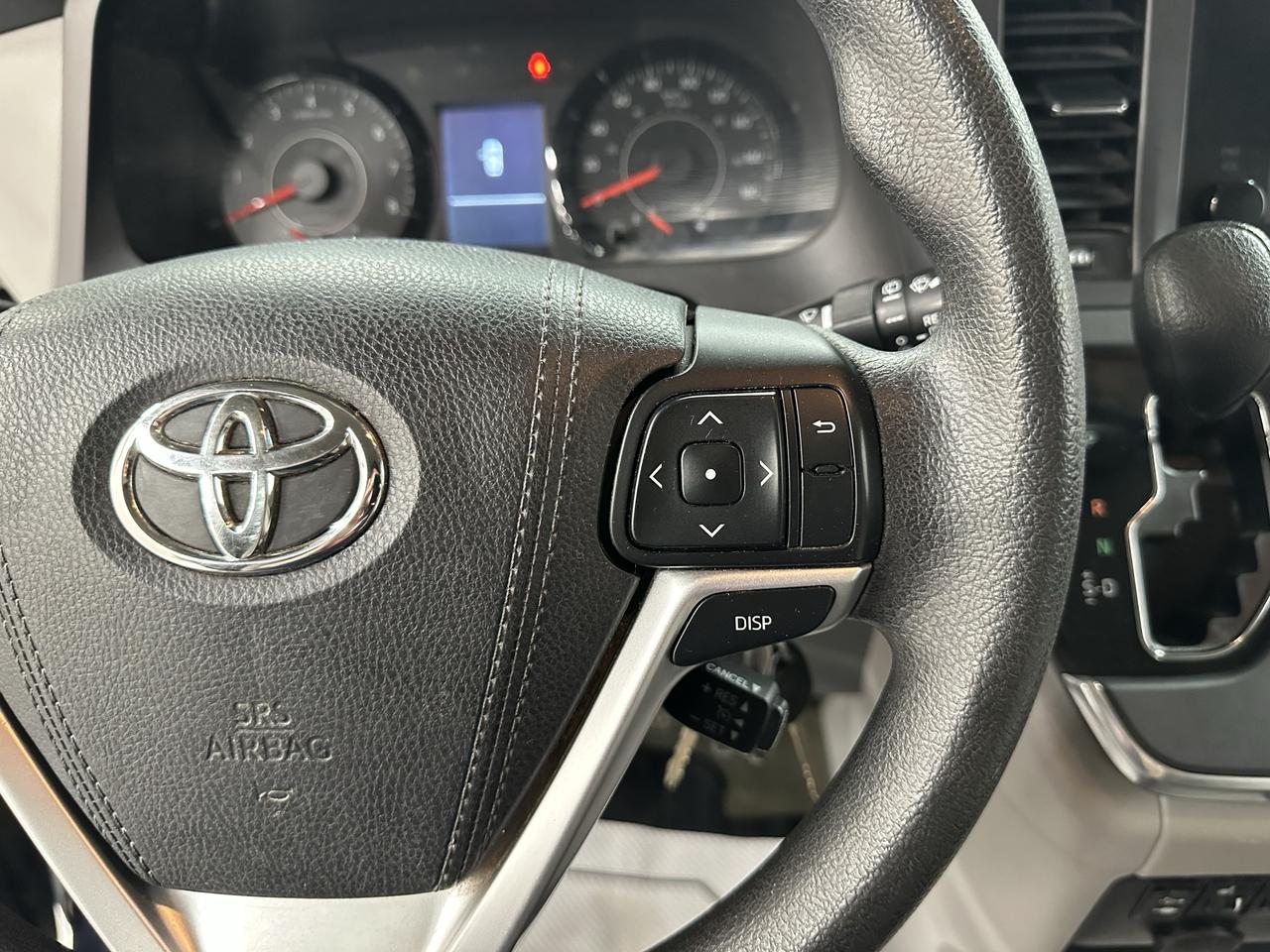 2017 Toyota Sienna 5dr LE 7-Pass AWD Photo15
