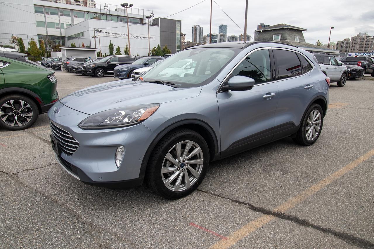 2022 Ford Escape Titanium AWD Photo1