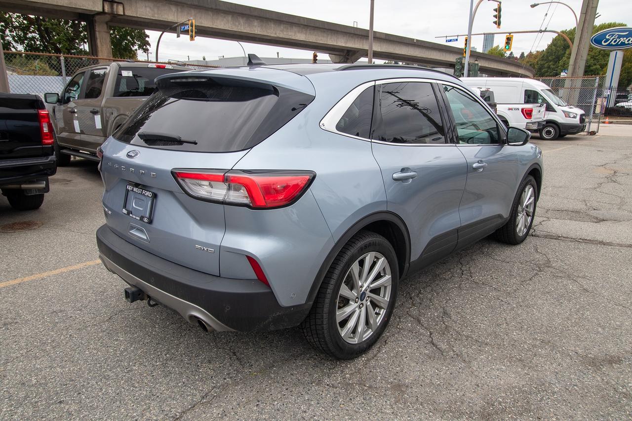 2022 Ford Escape Titanium AWD Photo4