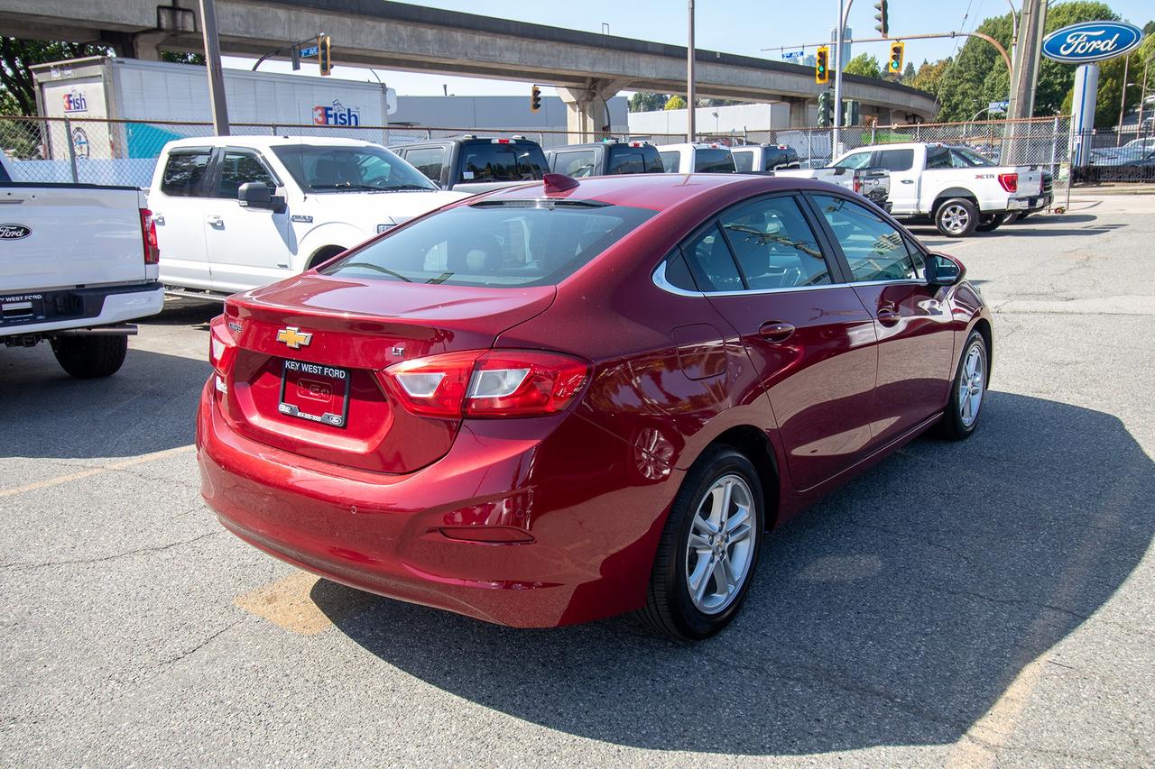 2018 Chevrolet Cruze LT Photo4