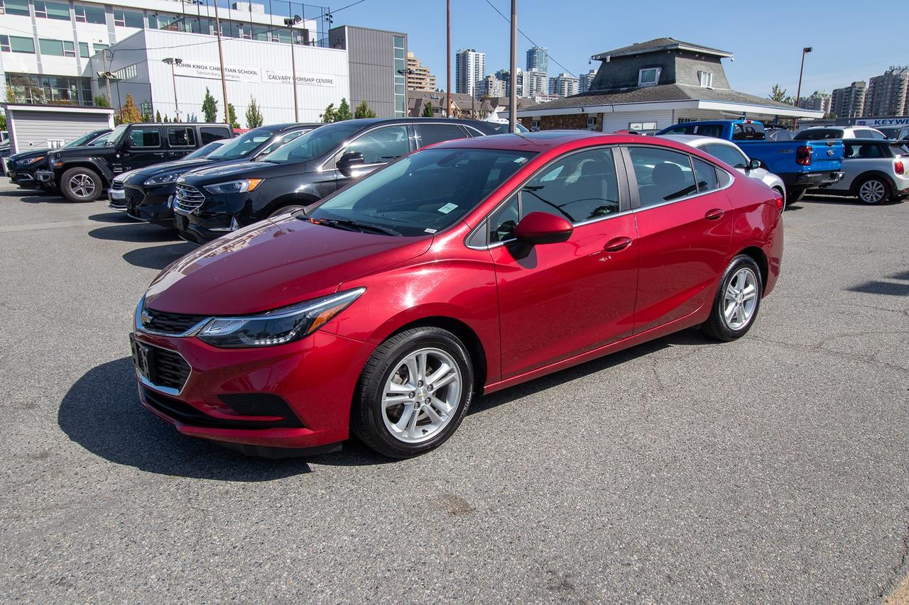 2018 Chevrolet Cruze LT Photo1