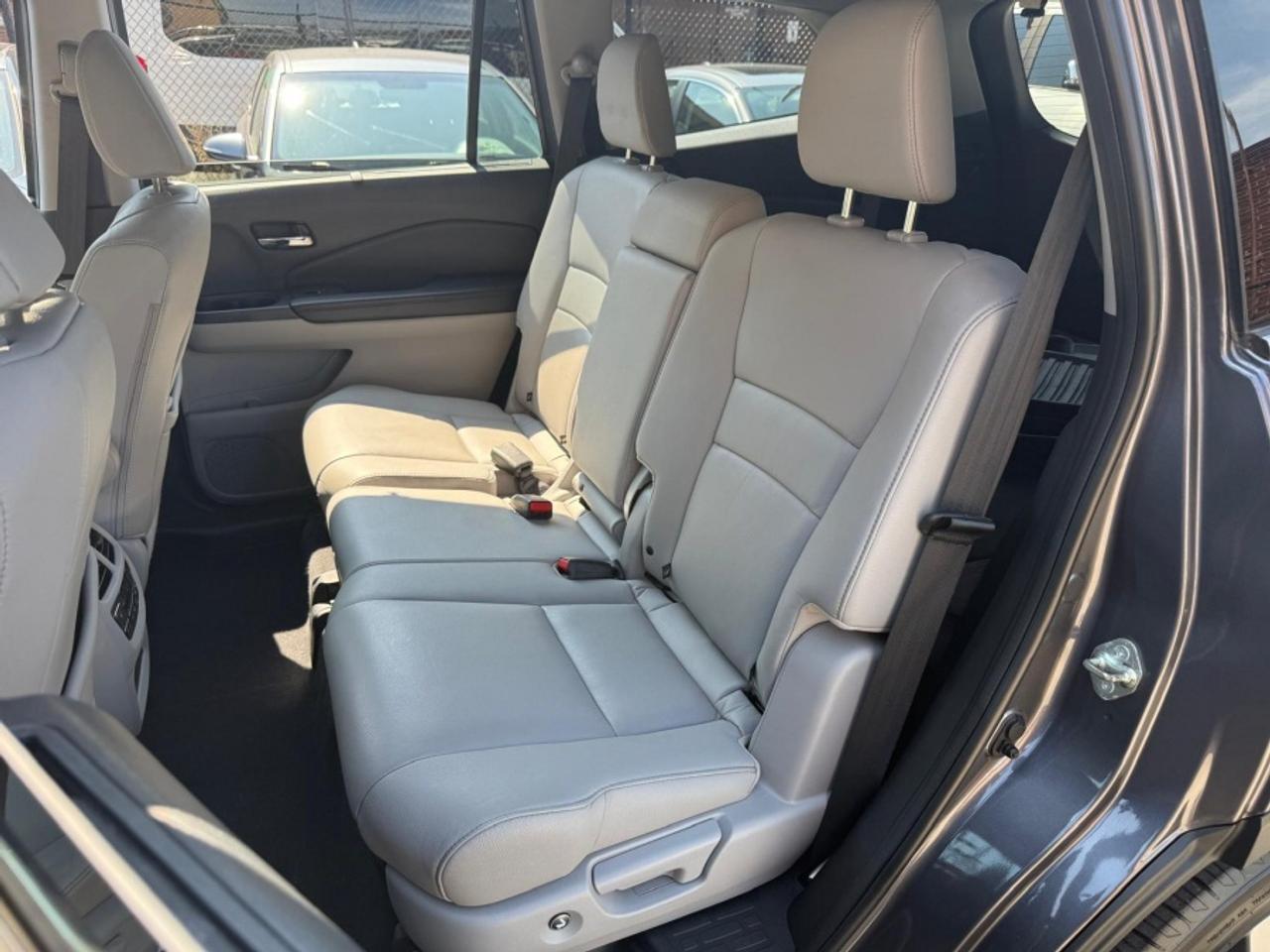 2020 Honda Pilot EX-L W/ NAVI /LEATHER /SUNROOF /HONDA SENSING Photo