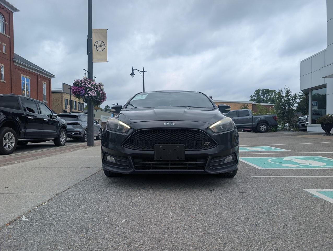 2017 Ford Focus ST Hatchback Photo1