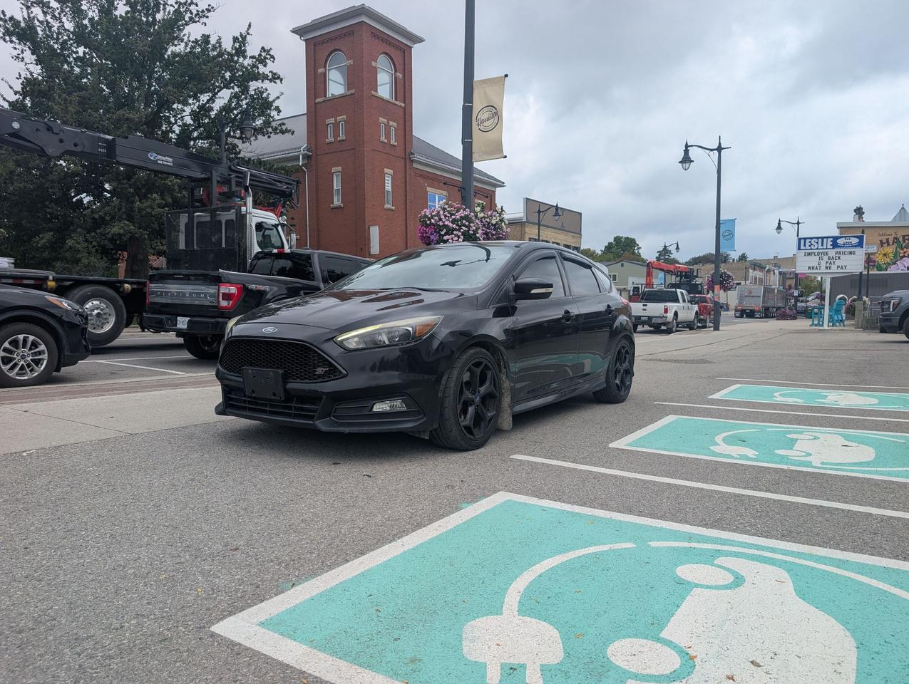 2017 Ford Focus ST Hatchback Photo0