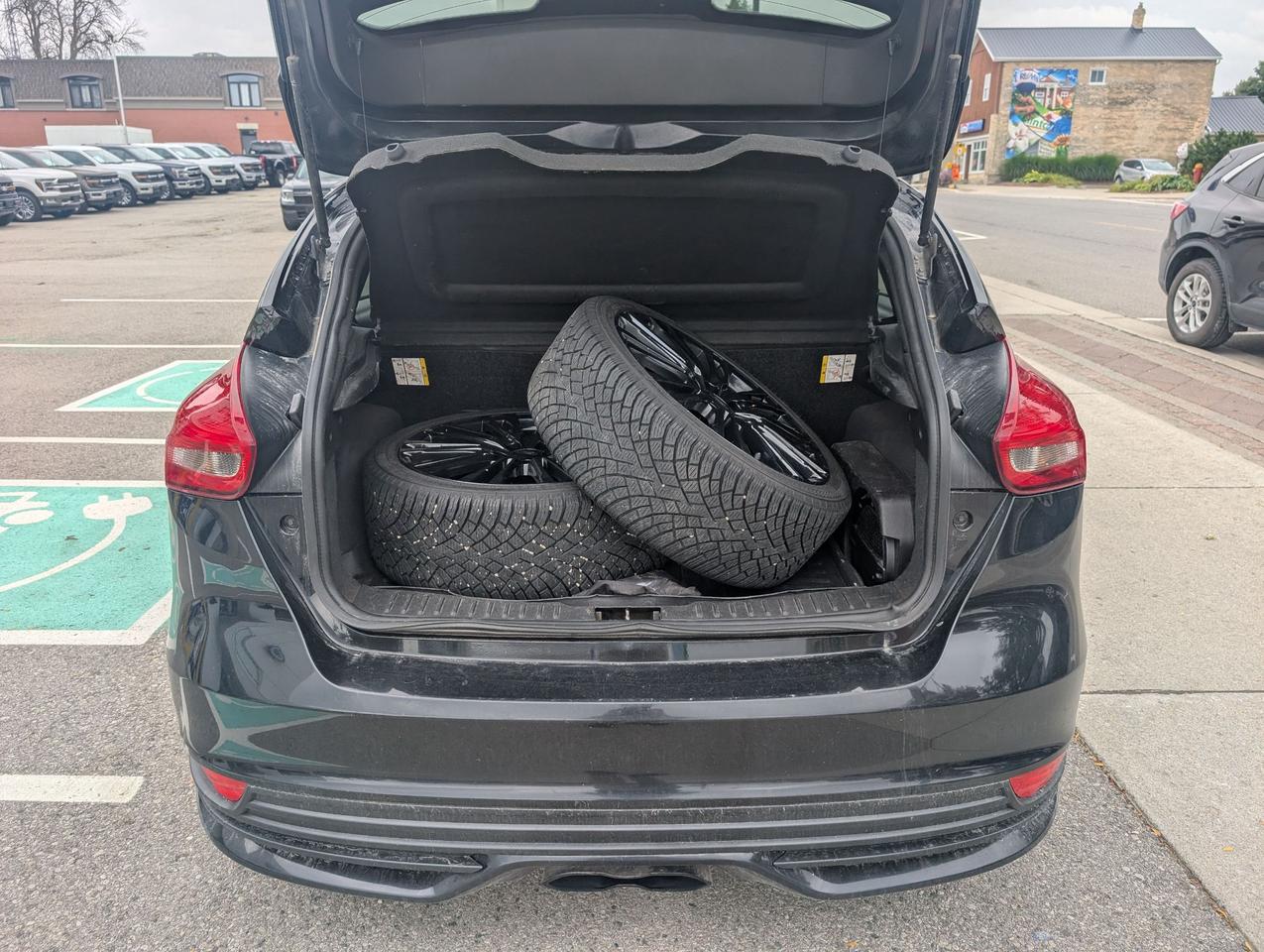 2017 Ford Focus ST Hatchback Photo