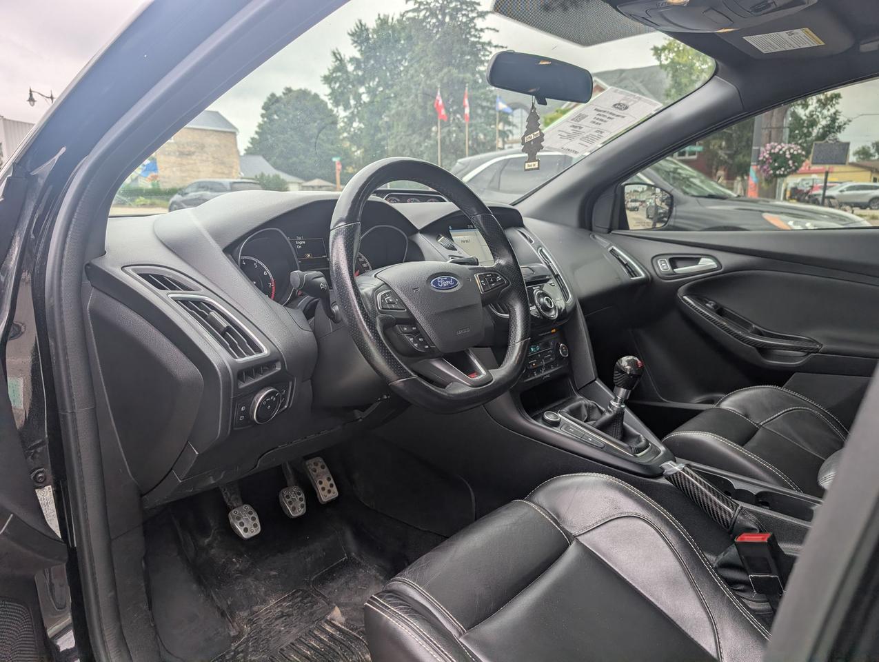 2017 Ford Focus ST Hatchback Photo