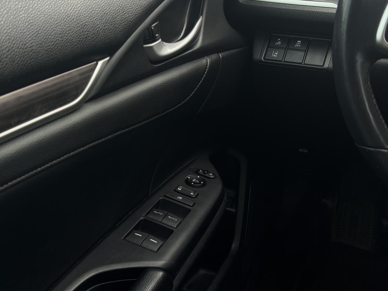 2020 Honda Civic Touring CVT Photo