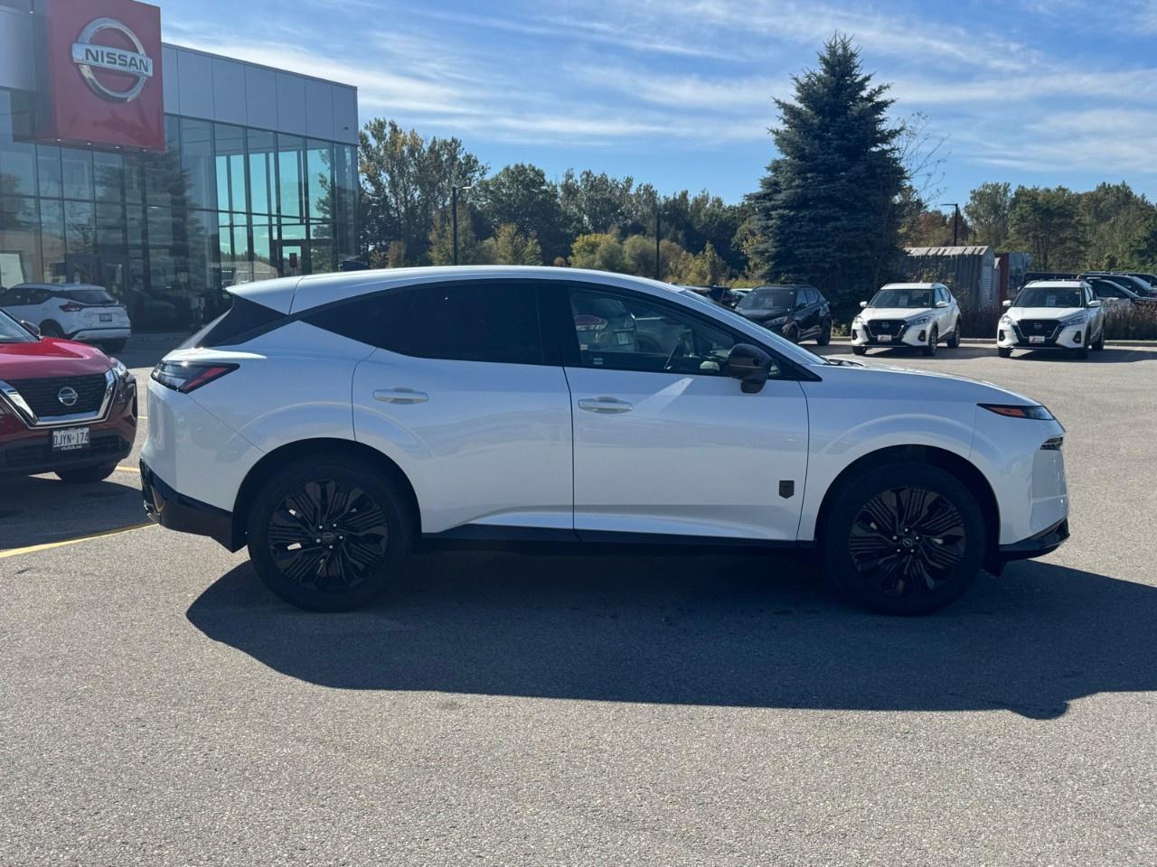 2027 Nissan Murano Dark Armor AWD Photo2