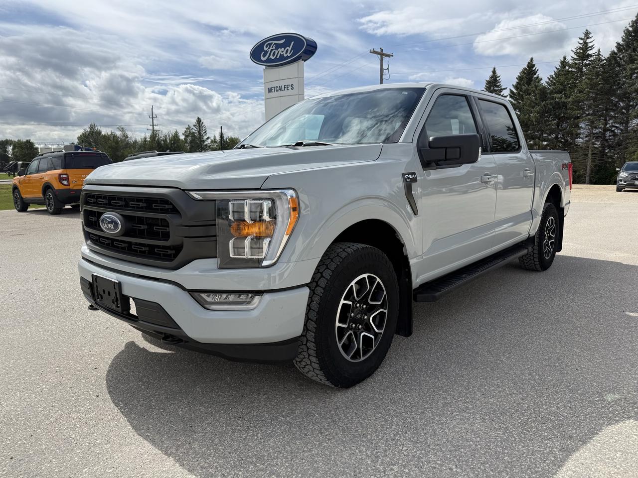 2023 Ford F-150 XLT 4WD SuperCrew 5.5' Box Photo3