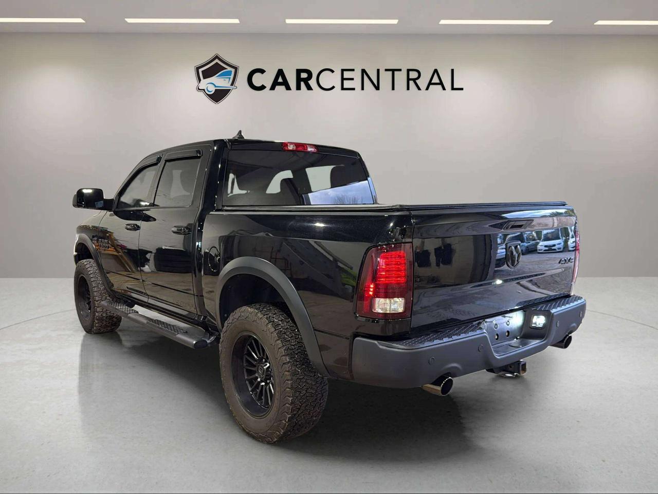 2022 RAM 1500 WARLOCK | CLEAN CARFAX | HEMI | TONNEAU| LOW KMS Photo