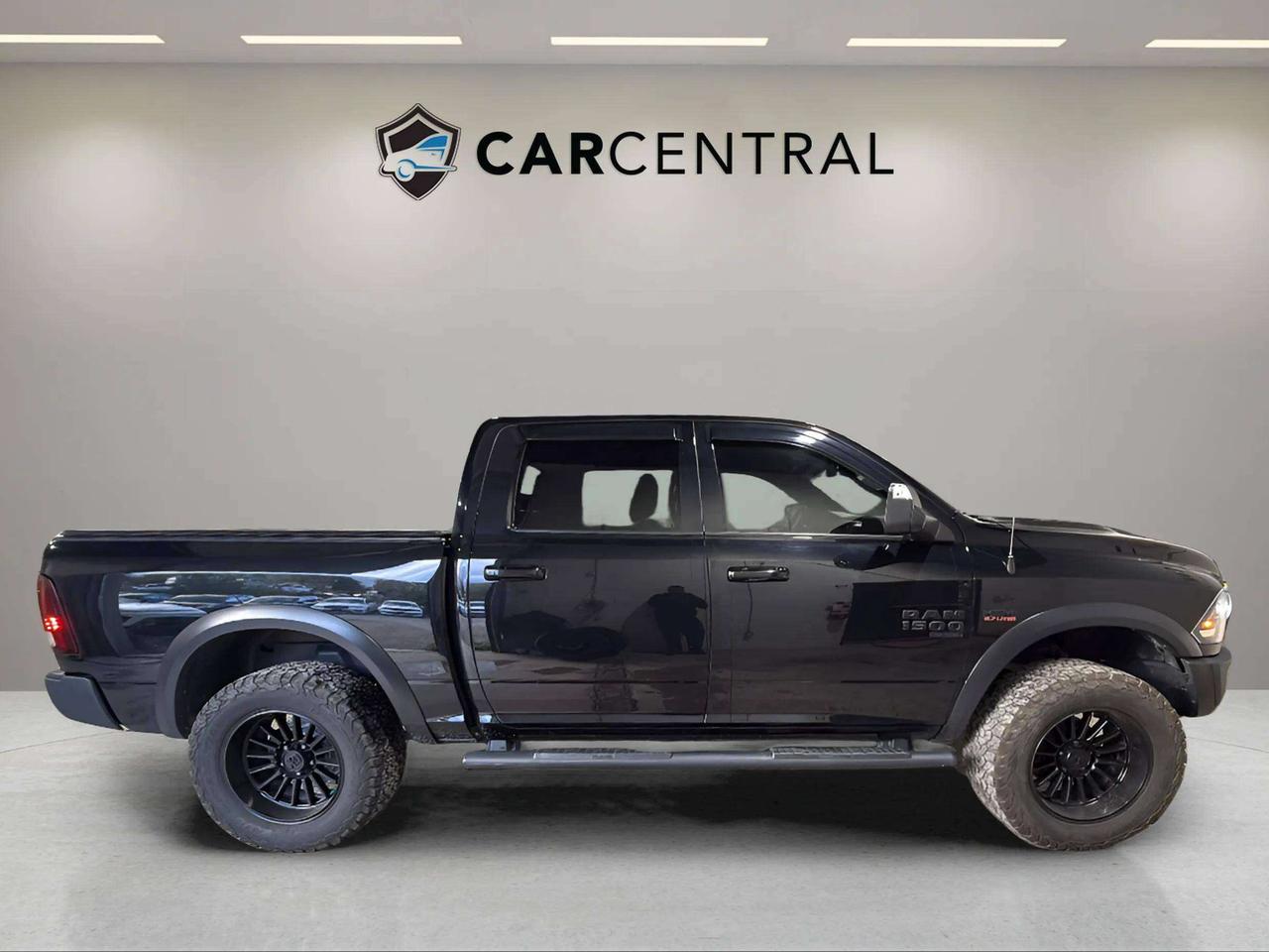 2022 RAM 1500 WARLOCK | CLEAN CARFAX | HEMI | TONNEAU| LOW KMS Photo