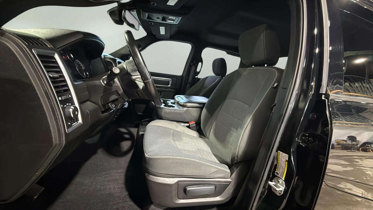 2022 RAM 1500 WARLOCK | CLEAN CARFAX | HEMI | TONNEAU| LOW KMS Photo