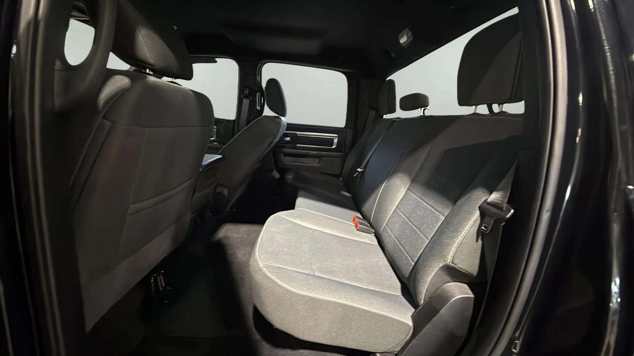 2022 RAM 1500 WARLOCK | CLEAN CARFAX | HEMI | TONNEAU| LOW KMS Photo