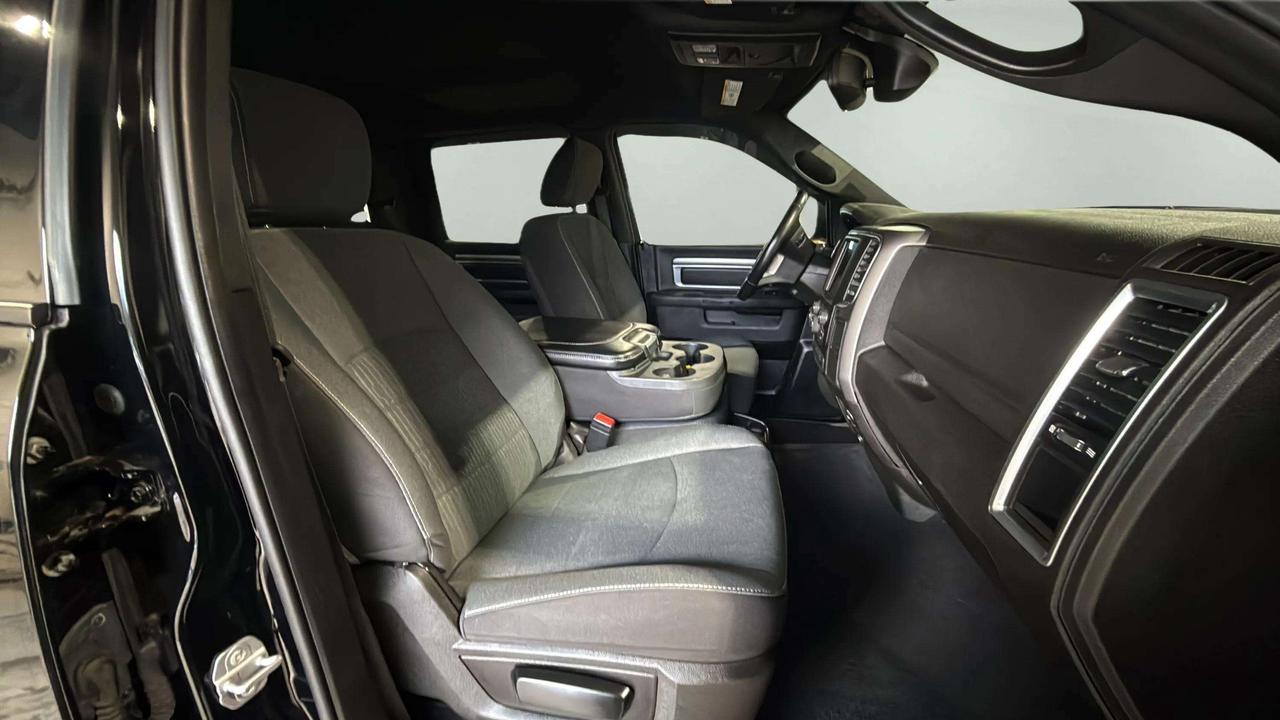 2022 RAM 1500 WARLOCK | CLEAN CARFAX | HEMI | TONNEAU| LOW KMS Photo