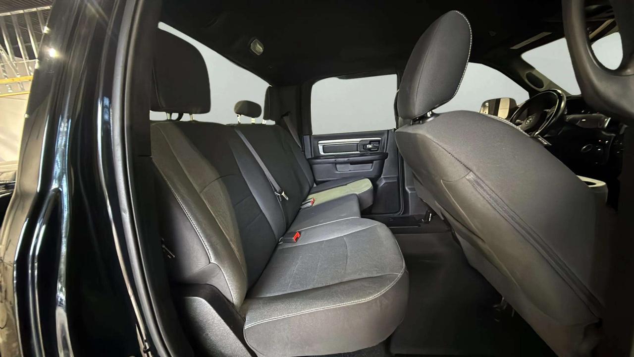 2022 RAM 1500 WARLOCK | CLEAN CARFAX | HEMI | TONNEAU| LOW KMS Photo