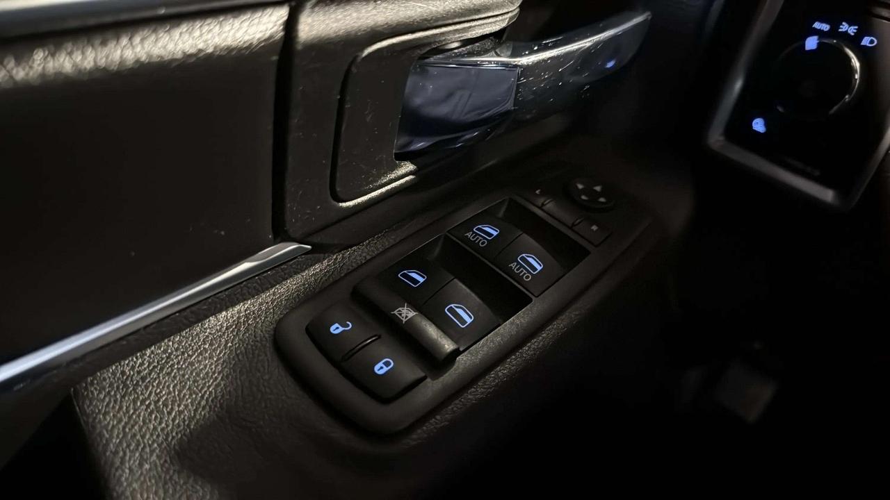 2022 RAM 1500 WARLOCK | CLEAN CARFAX | HEMI | TONNEAU| LOW KMS Photo