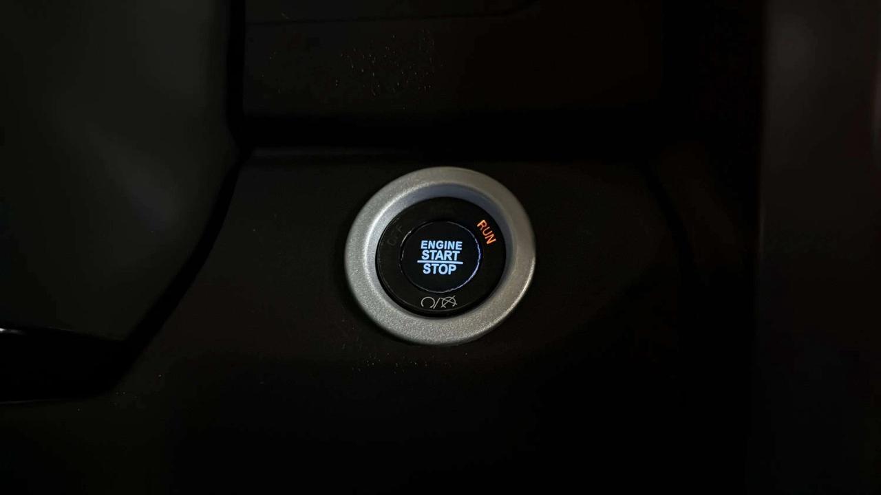2022 RAM 1500 WARLOCK | CLEAN CARFAX | HEMI | TONNEAU| LOW KMS Photo