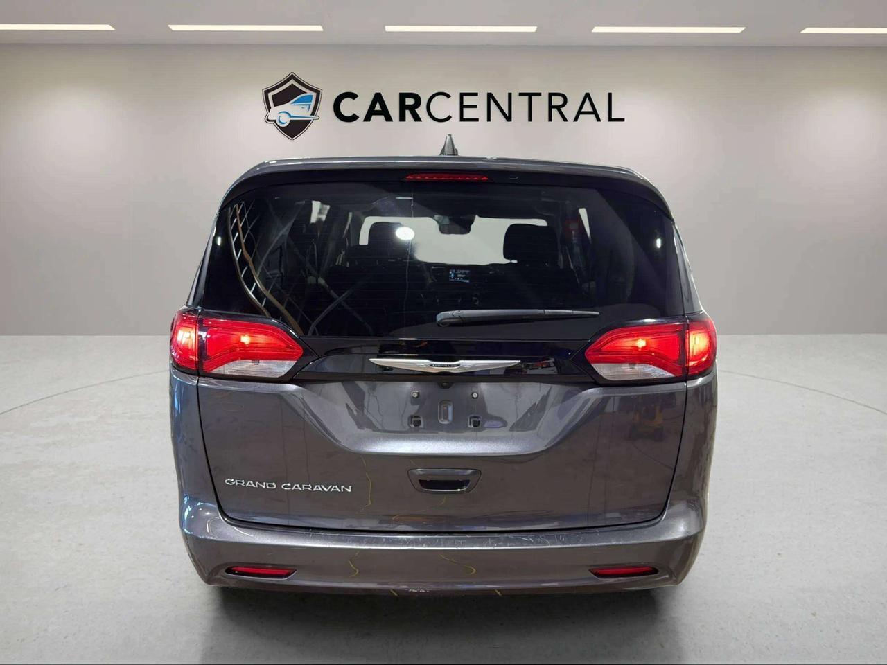 2023 Dodge Grand Caravan SXT | CLEAN CARFAX | STARTER | CARPLAY | Photo3