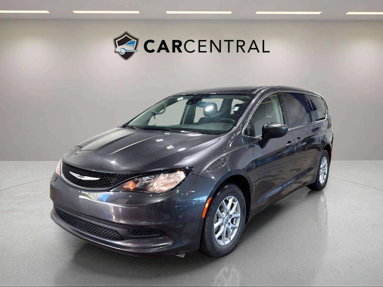 2023 Dodge Grand Caravan SXT | CLEAN CARFAX | STARTER | CARPLAY | Photo0