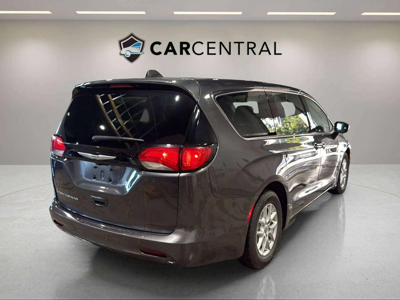 2023 Dodge Grand Caravan SXT | CLEAN CARFAX | STARTER | CARPLAY | Photo