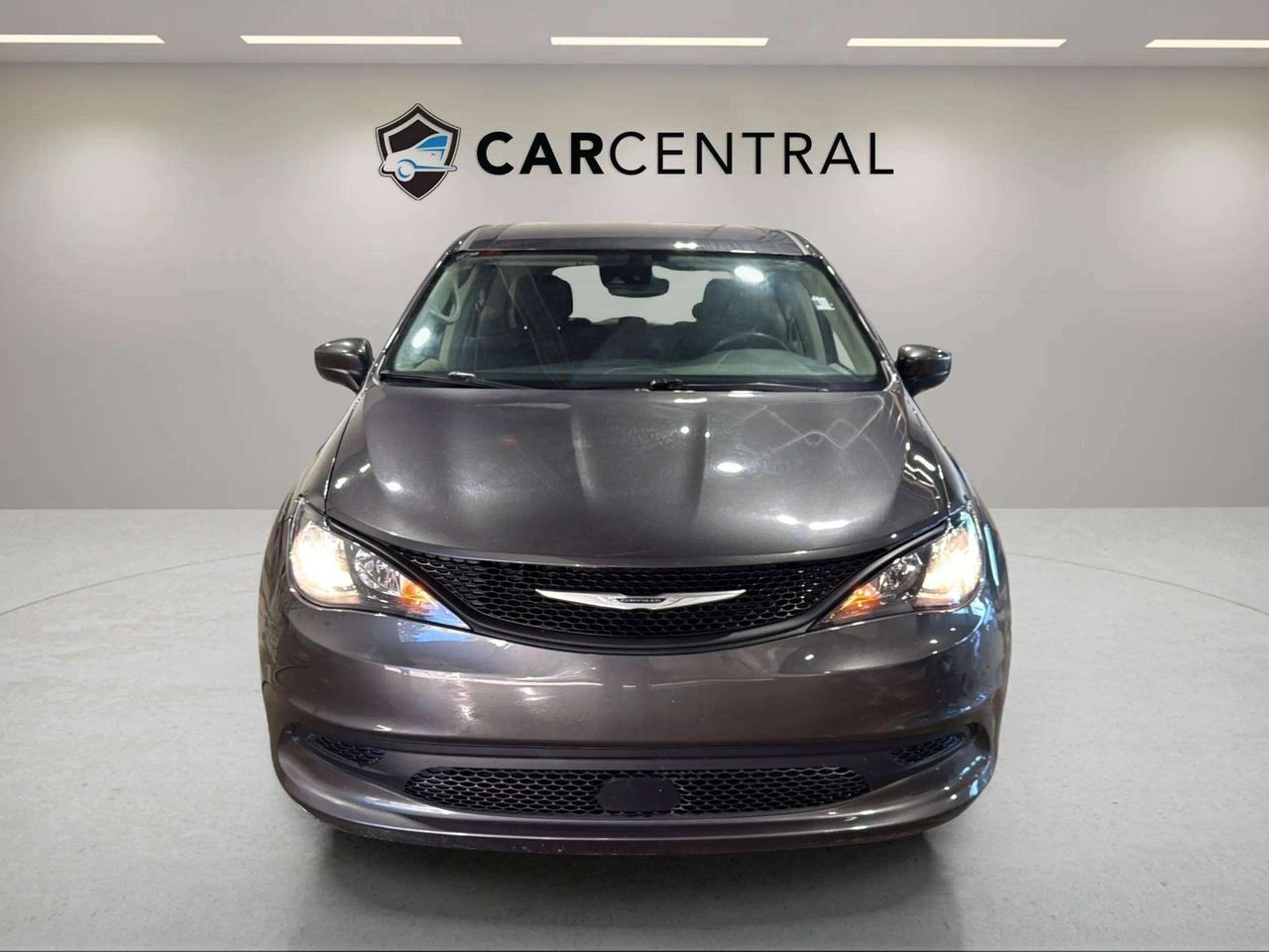 2023 Dodge Grand Caravan SXT | CLEAN CARFAX | STARTER | CARPLAY | Photo