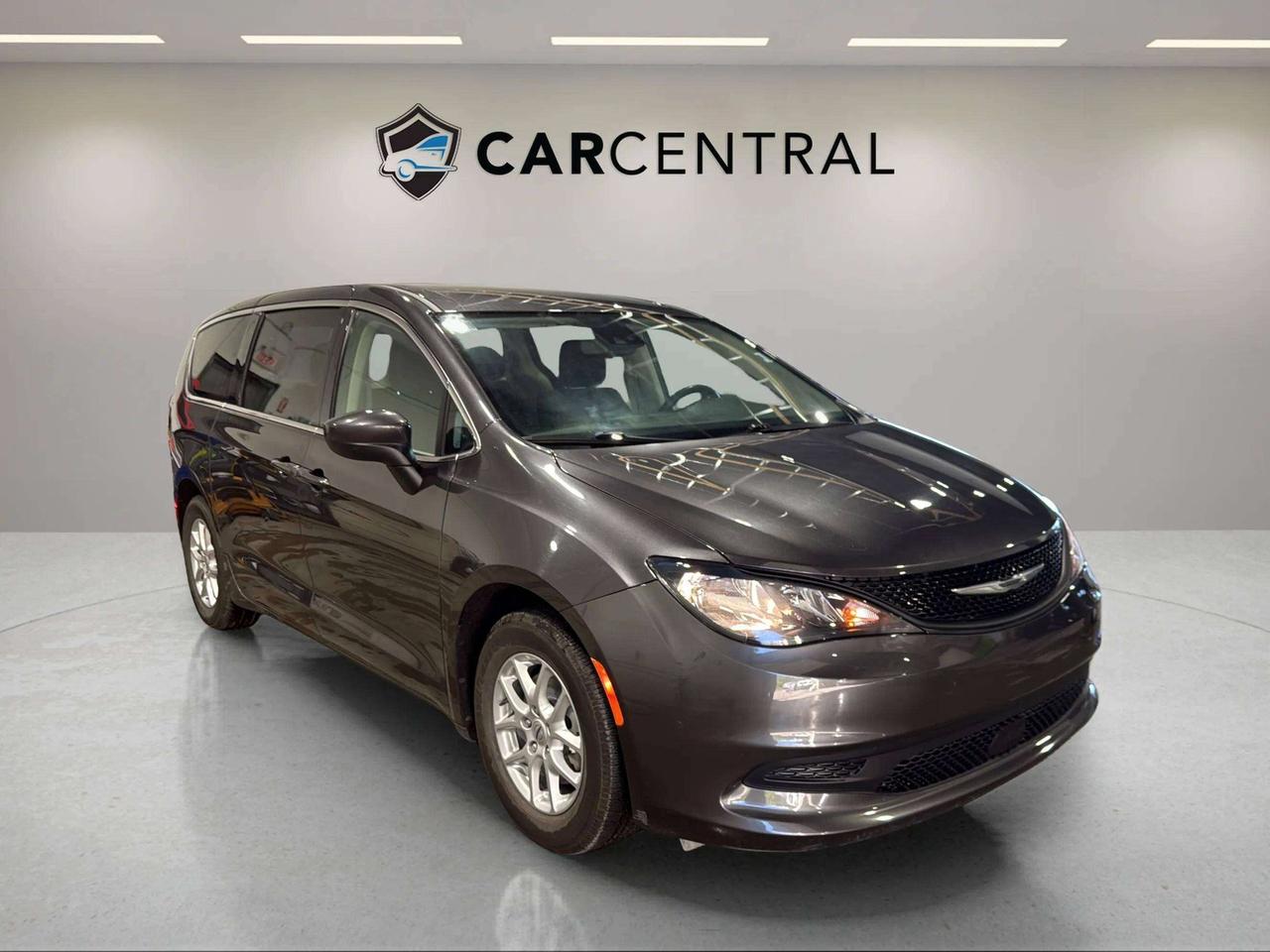 2023 Dodge Grand Caravan SXT | CLEAN CARFAX | STARTER | CARPLAY | Photo