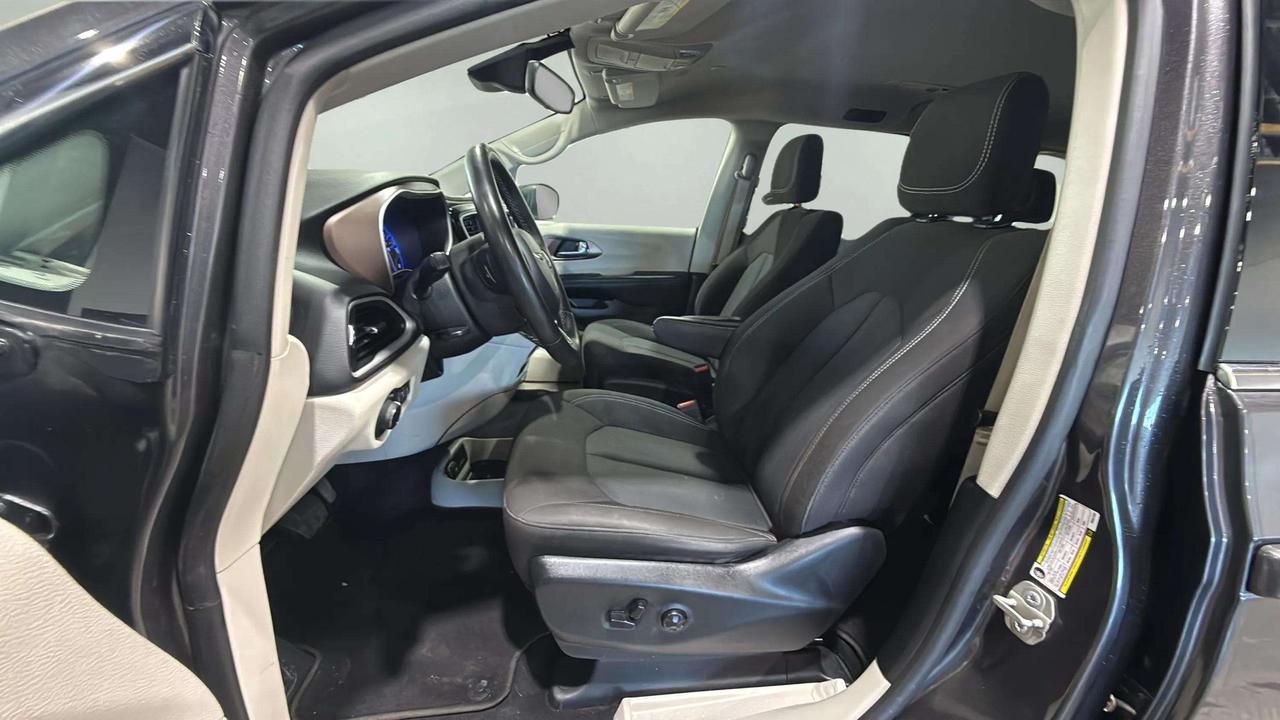 2023 Dodge Grand Caravan SXT | CLEAN CARFAX | STARTER | CARPLAY | Photo