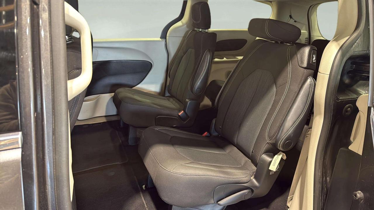 2023 Dodge Grand Caravan SXT | CLEAN CARFAX | STARTER | CARPLAY | Photo