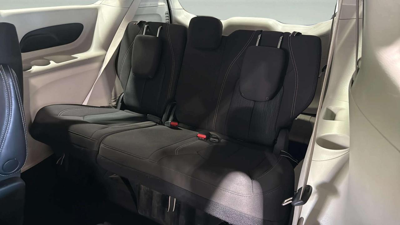 2023 Dodge Grand Caravan SXT | CLEAN CARFAX | STARTER | CARPLAY | Photo