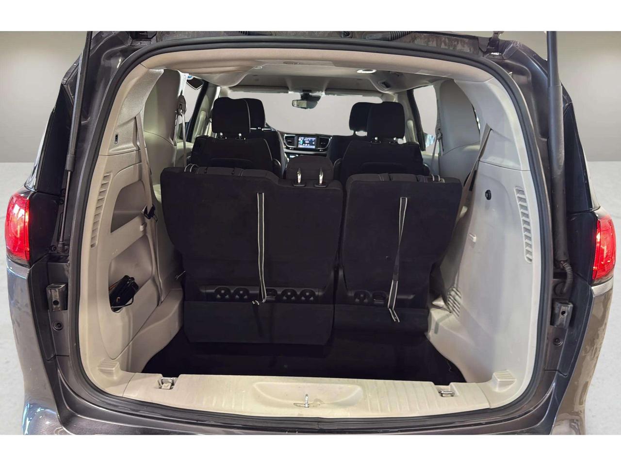 2023 Dodge Grand Caravan SXT | CLEAN CARFAX | STARTER | CARPLAY | Photo
