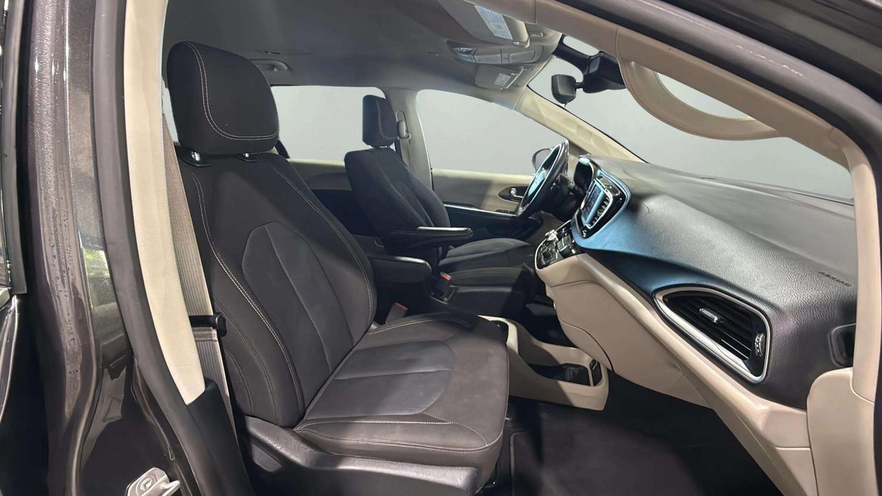 2023 Dodge Grand Caravan SXT | CLEAN CARFAX | STARTER | CARPLAY | Photo