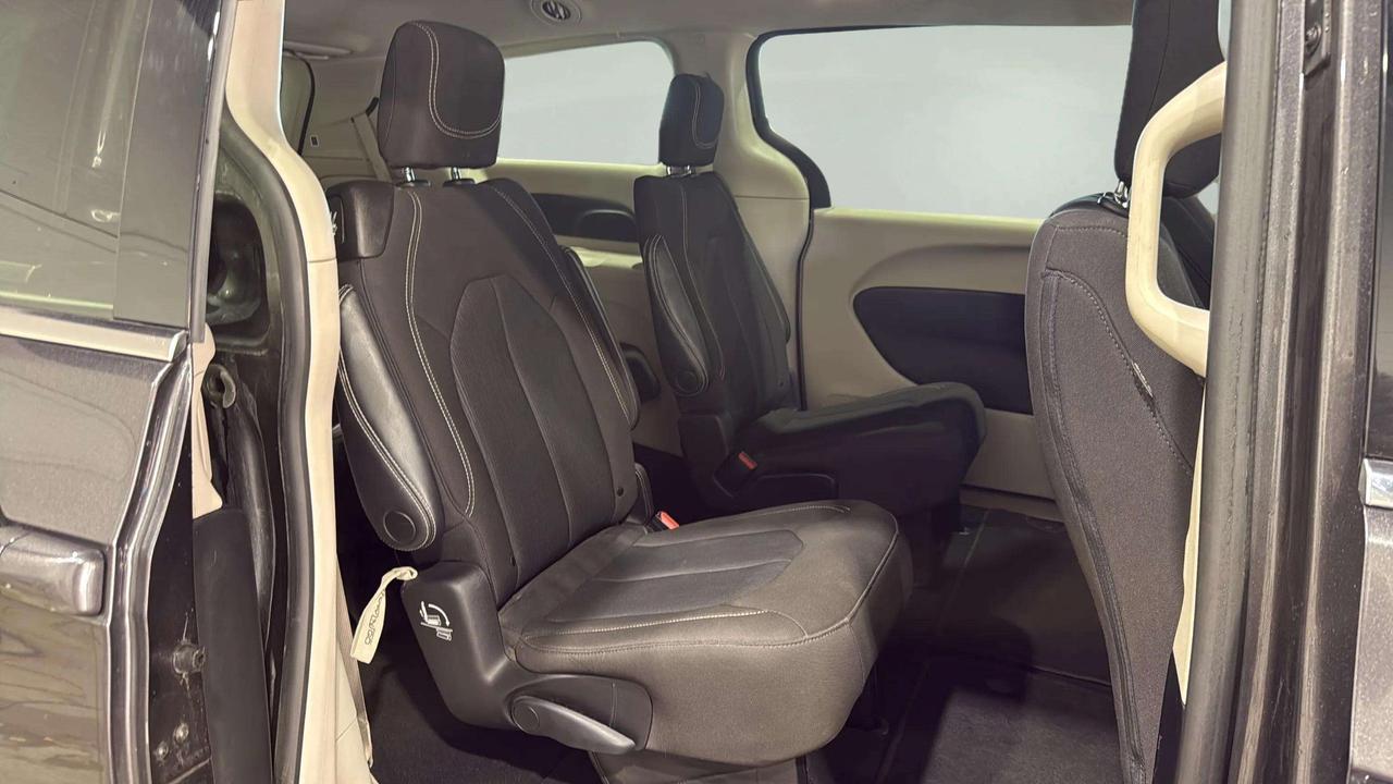 2023 Dodge Grand Caravan SXT | CLEAN CARFAX | STARTER | CARPLAY | Photo