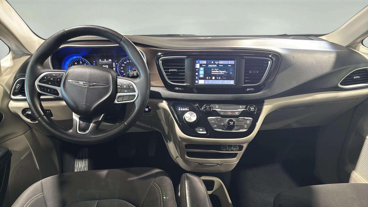 2023 Dodge Grand Caravan SXT | CLEAN CARFAX | STARTER | CARPLAY | Photo