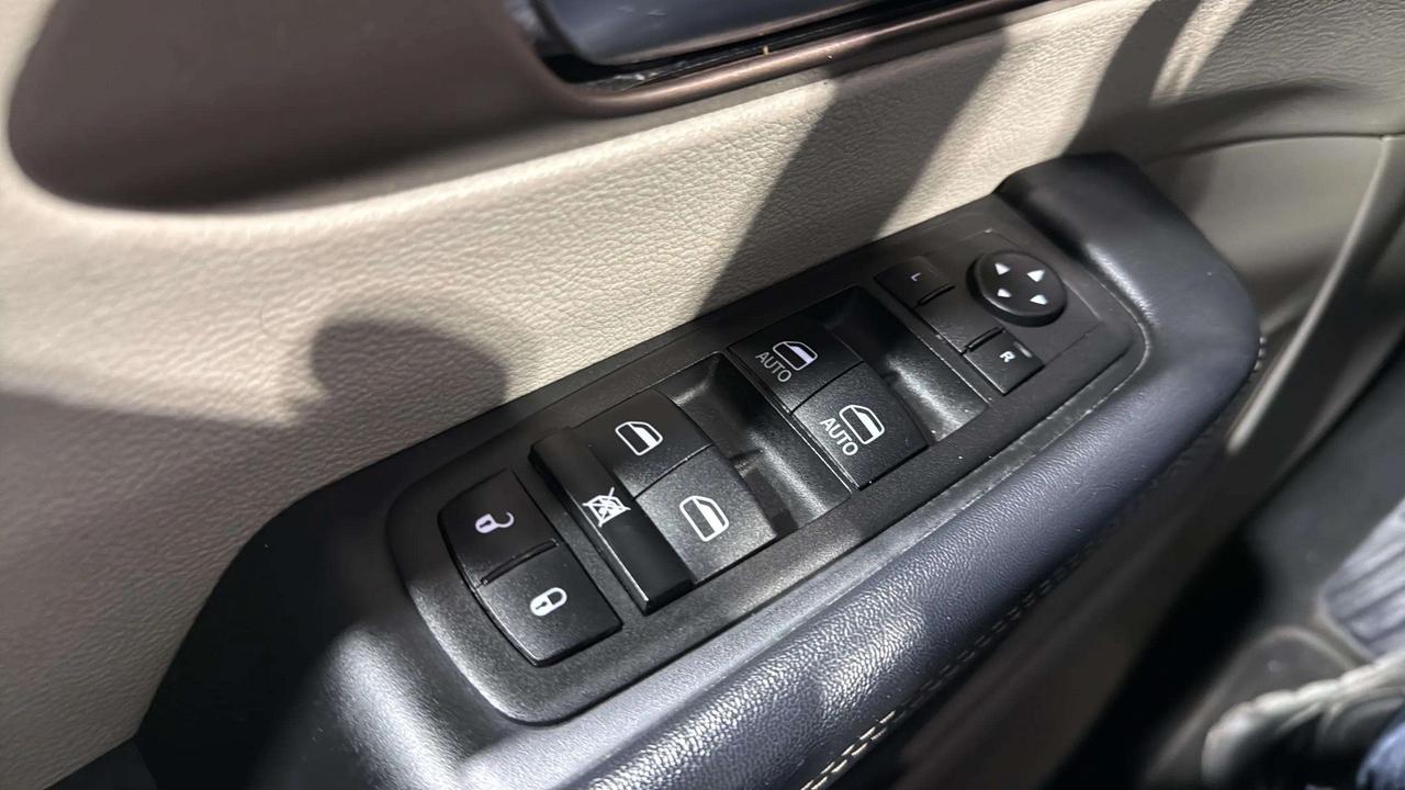 2023 Dodge Grand Caravan SXT | CLEAN CARFAX | STARTER | CARPLAY | Photo