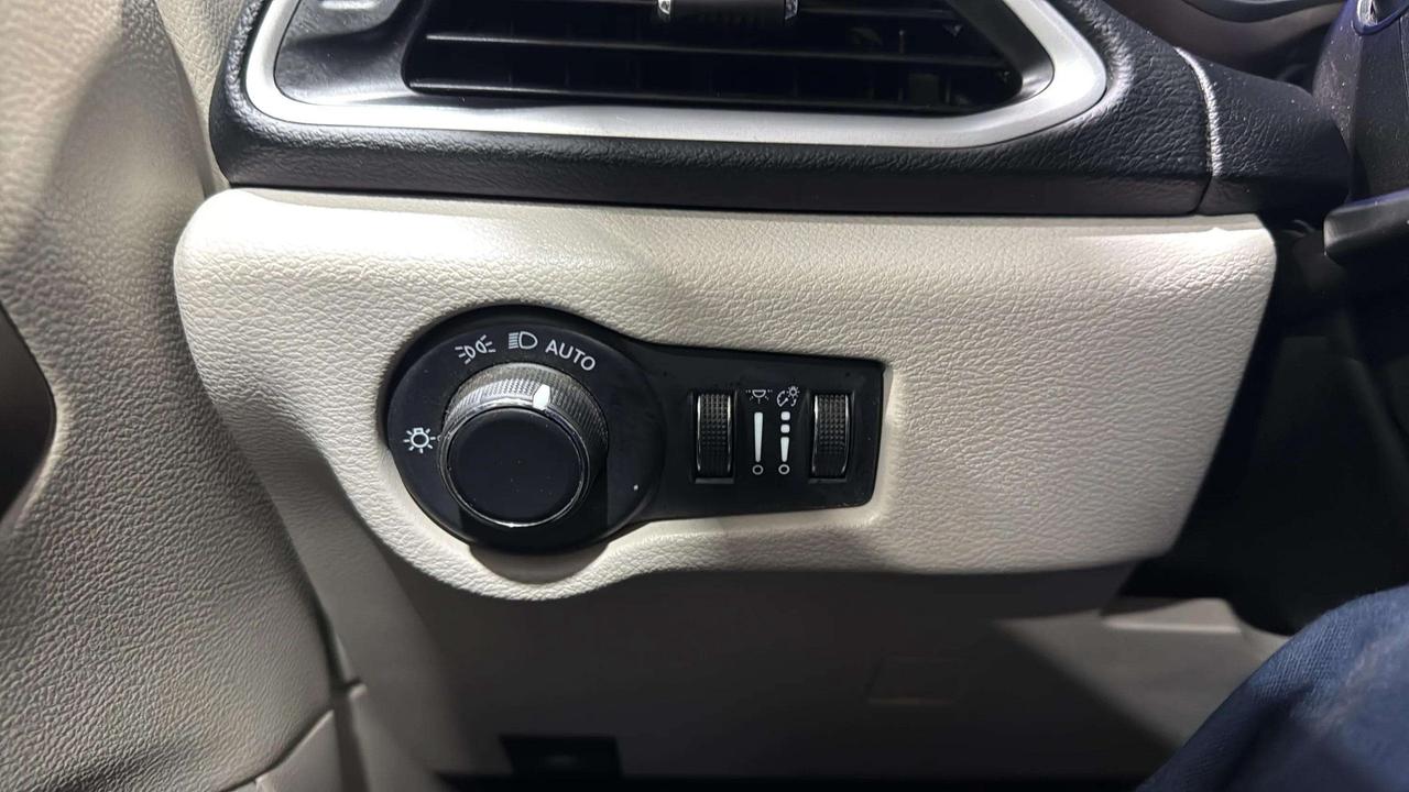 2023 Dodge Grand Caravan SXT | CLEAN CARFAX | STARTER | CARPLAY | Photo