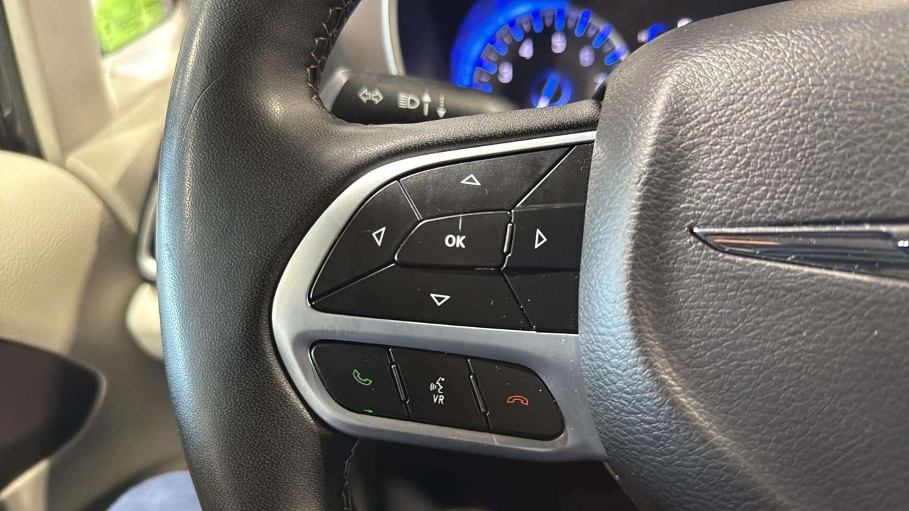 2023 Dodge Grand Caravan SXT | CLEAN CARFAX | STARTER | CARPLAY | Photo