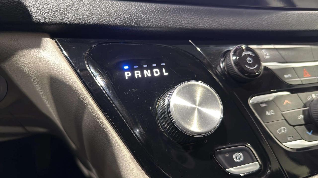2023 Dodge Grand Caravan SXT | CLEAN CARFAX | STARTER | CARPLAY | Photo