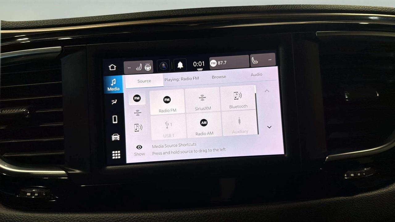 2023 Dodge Grand Caravan SXT | CLEAN CARFAX | STARTER | CARPLAY | Photo