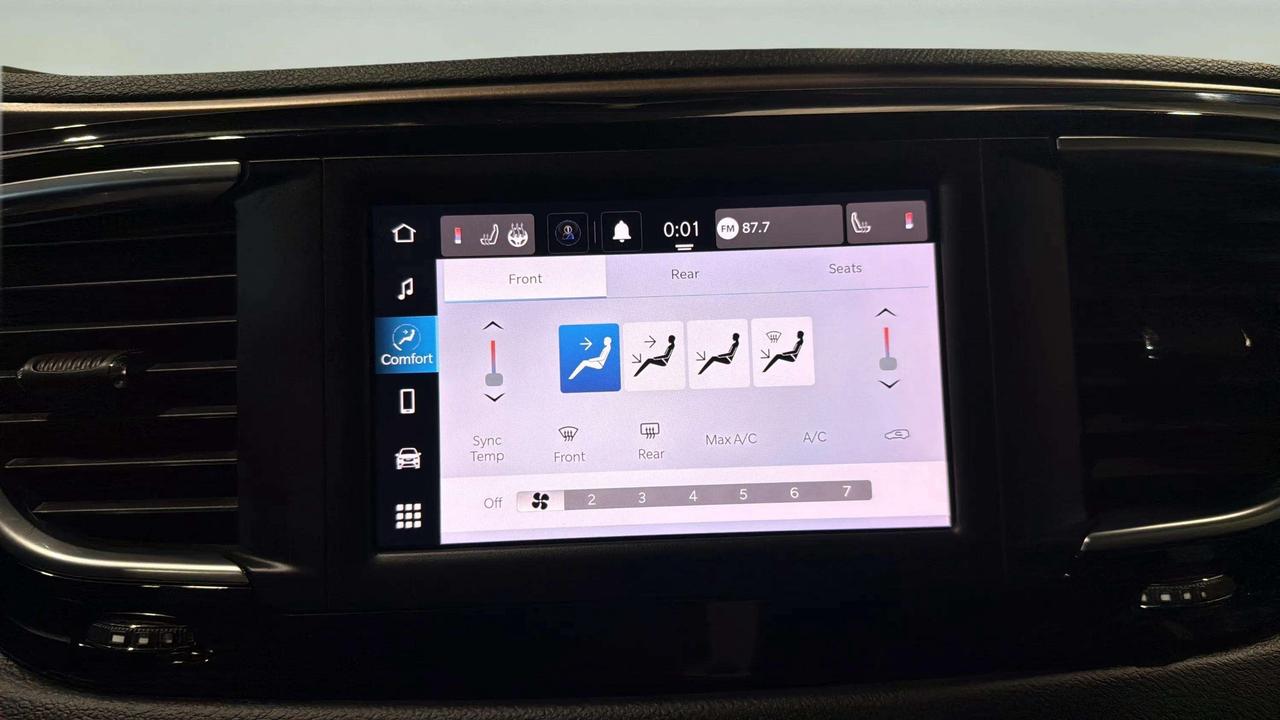 2023 Dodge Grand Caravan SXT | CLEAN CARFAX | STARTER | CARPLAY | Photo