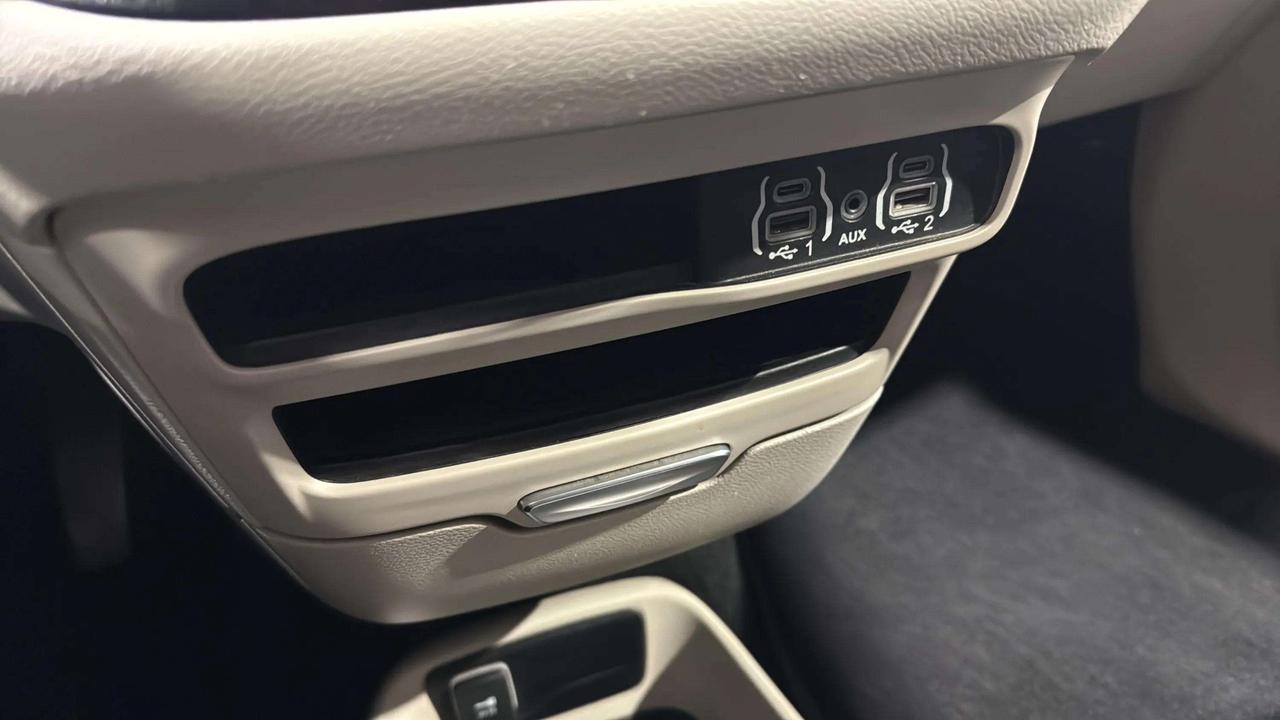 2023 Dodge Grand Caravan SXT | CLEAN CARFAX | STARTER | CARPLAY | Photo