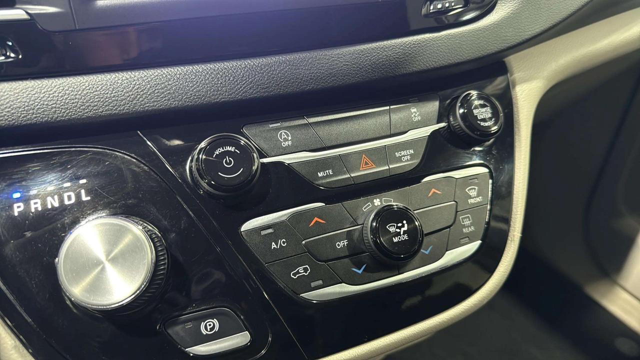 2023 Dodge Grand Caravan SXT | CLEAN CARFAX | STARTER | CARPLAY | Photo