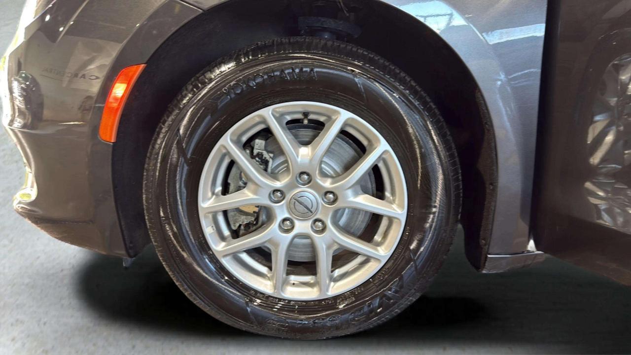 2023 Dodge Grand Caravan SXT | CLEAN CARFAX | STARTER | CARPLAY | Photo