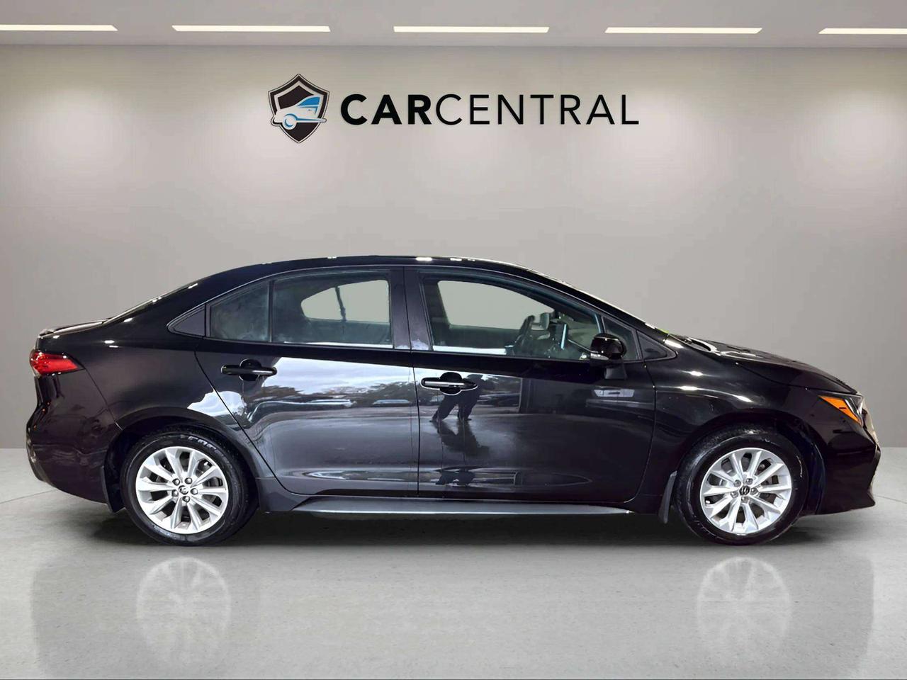 2021 Toyota Corolla SE | CLEAN CARFAX | CARPLAY |PUSH START|HTD SEATS Photo