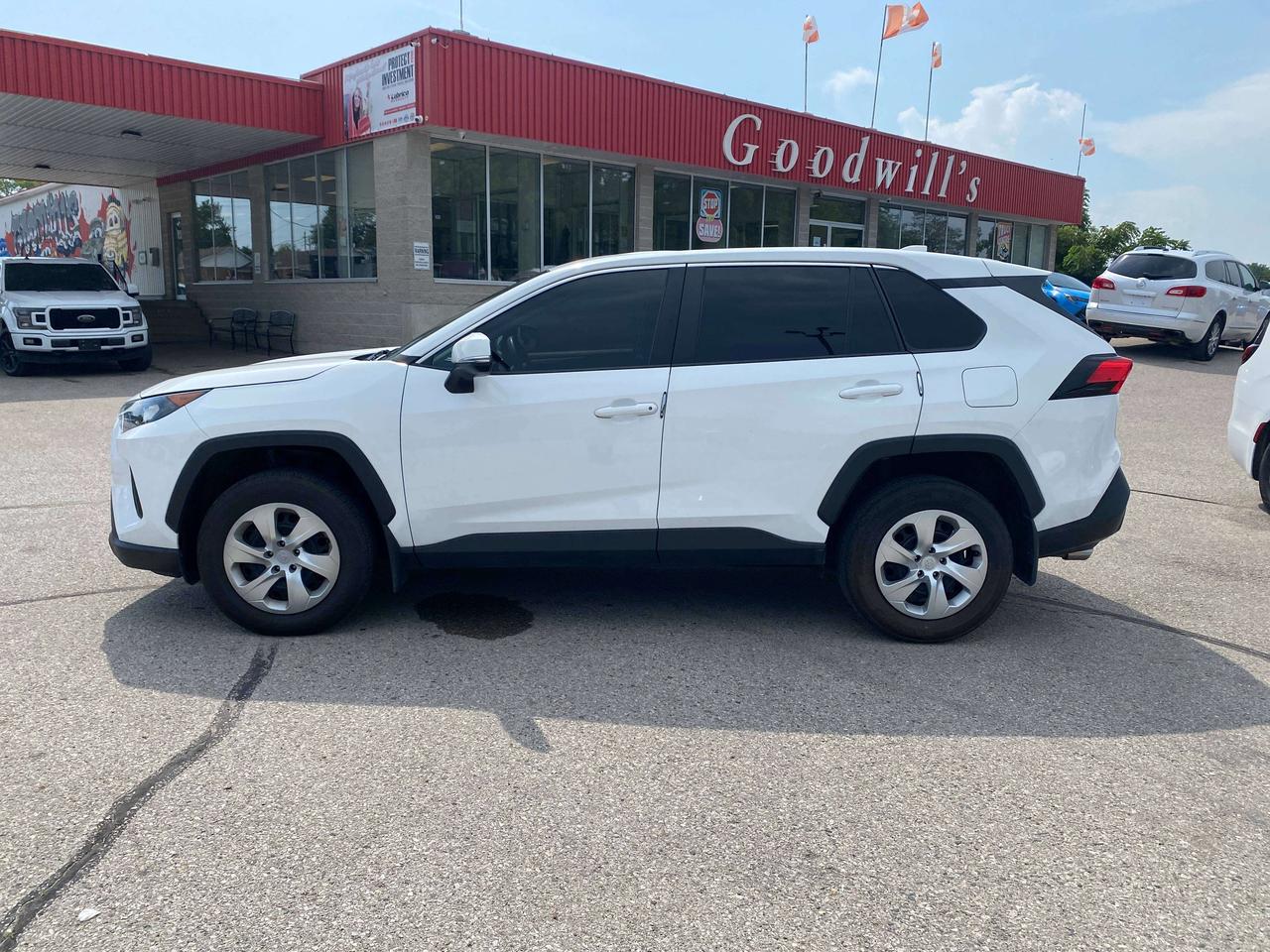 2023 Toyota RAV4 LE, CLEAN CARFAX, BACK UP CAMERA, AWD! - Photo #5
