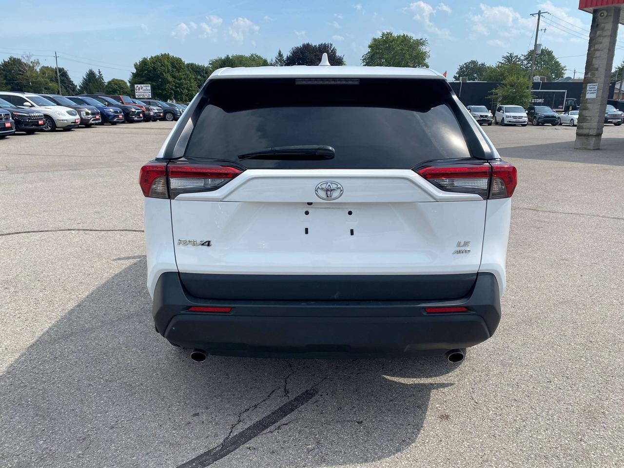 2023 Toyota RAV4 LE, CLEAN CARFAX, BACK UP CAMERA, AWD! Photo