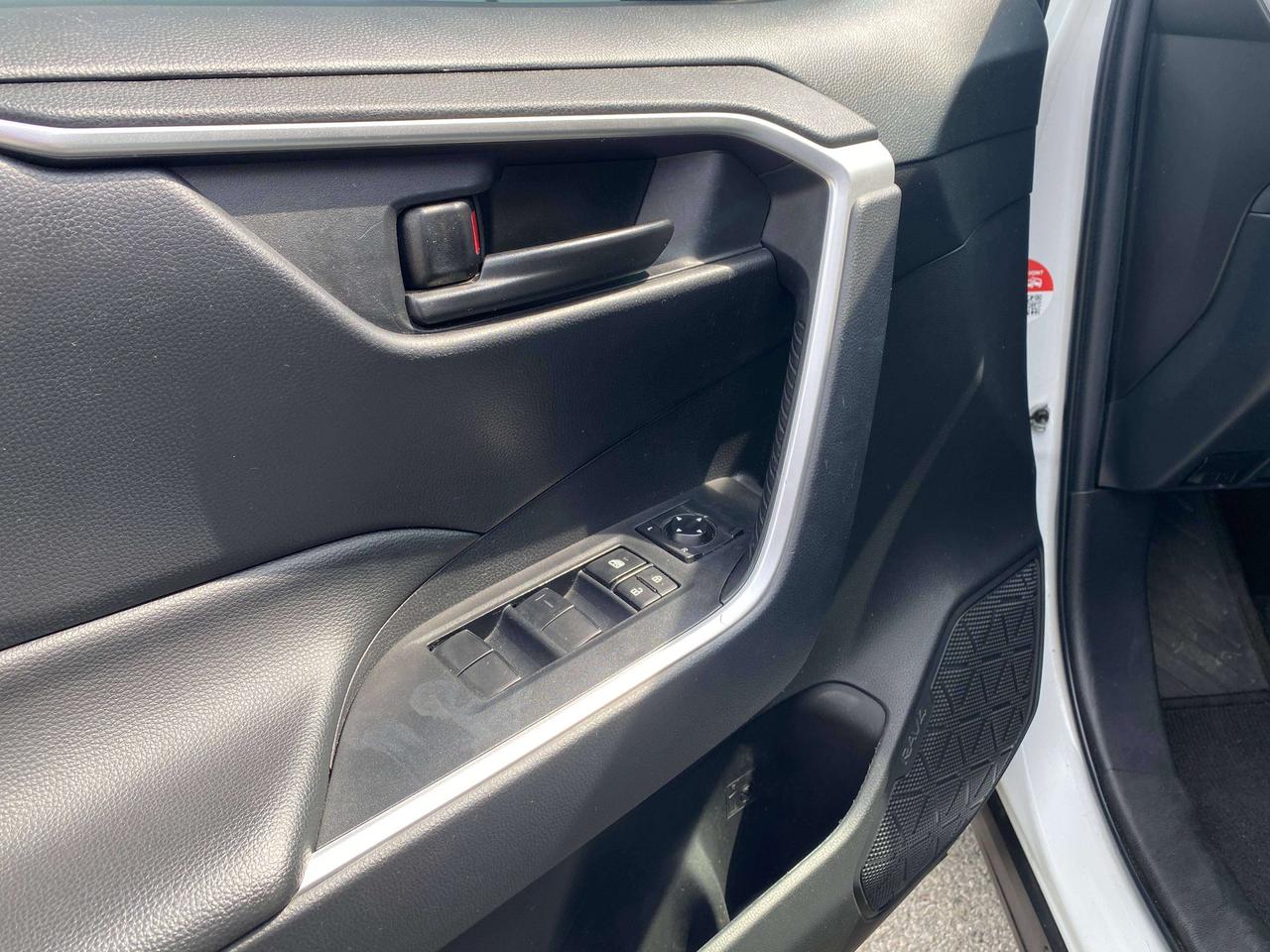 2023 Toyota RAV4 LE, CLEAN CARFAX, BACK UP CAMERA, AWD! - Photo #9