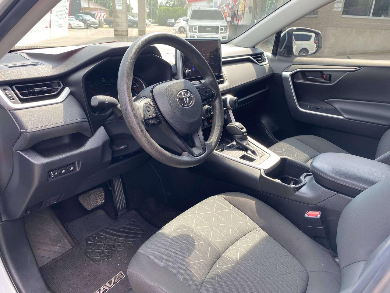 2023 Toyota RAV4 LE, CLEAN CARFAX, BACK UP CAMERA, AWD! - Photo #10