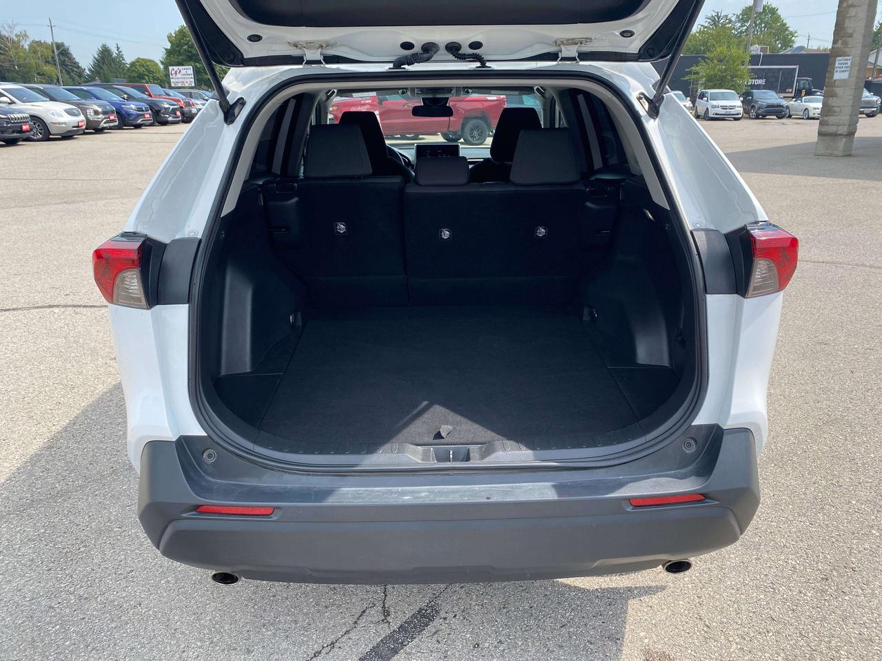 2023 Toyota RAV4 LE, CLEAN CARFAX, BACK UP CAMERA, AWD! - Photo #18