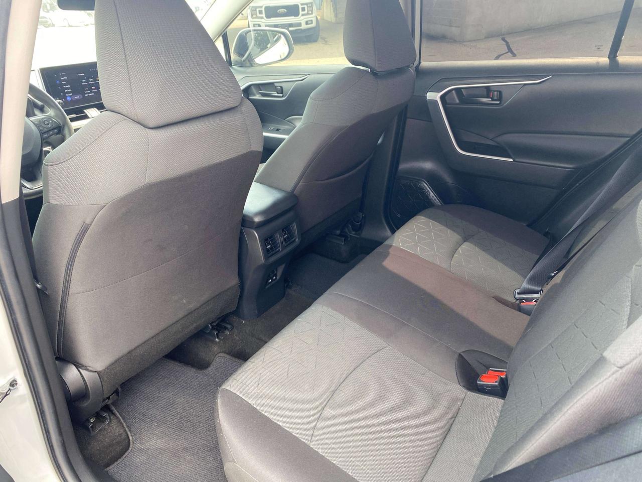2023 Toyota RAV4 LE, CLEAN CARFAX, BACK UP CAMERA, AWD! Photo